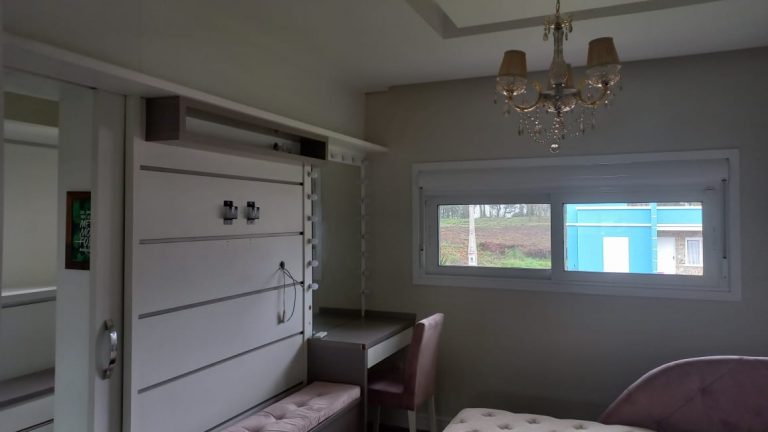 B-298     FANTÁSTICA CASA COM PISCINA TODA TÉRREA!!!
