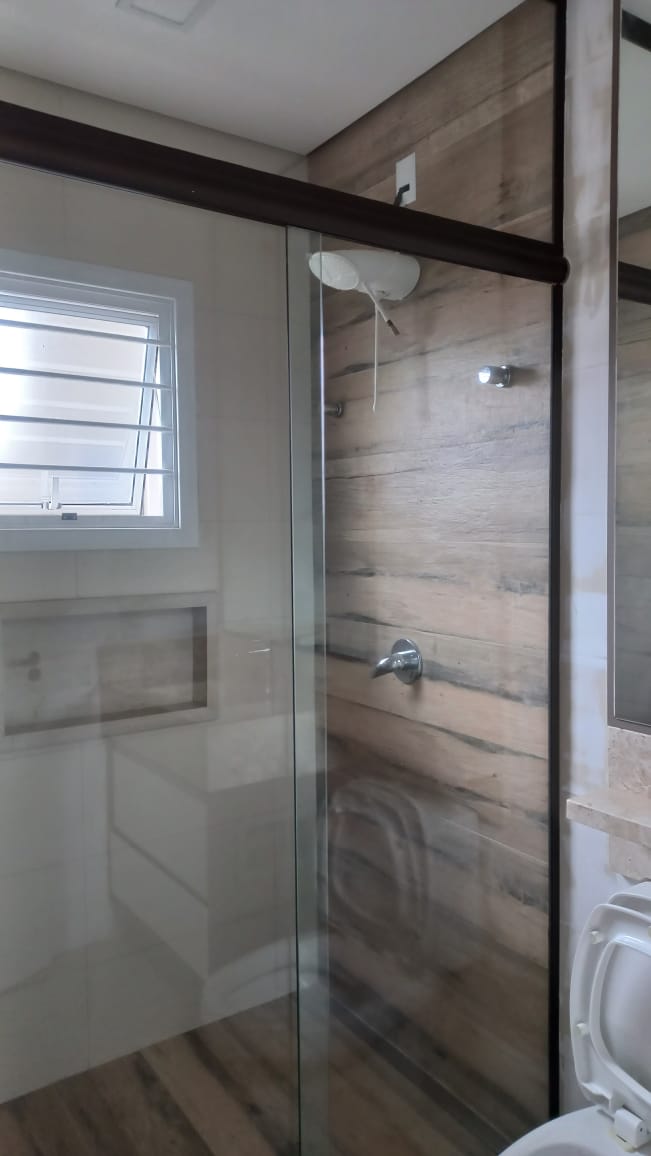 B-298     FANTÁSTICA CASA COM PISCINA TODA TÉRREA!!!