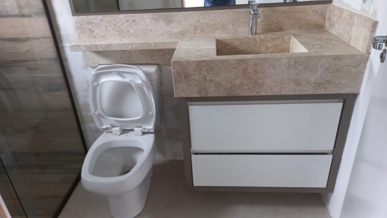B-298     FANTÁSTICA CASA COM PISCINA TODA TÉRREA!!!