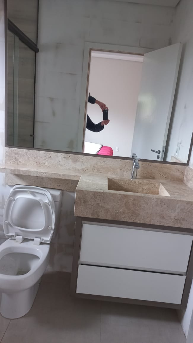 B-298     FANTÁSTICA CASA COM PISCINA TODA TÉRREA!!!