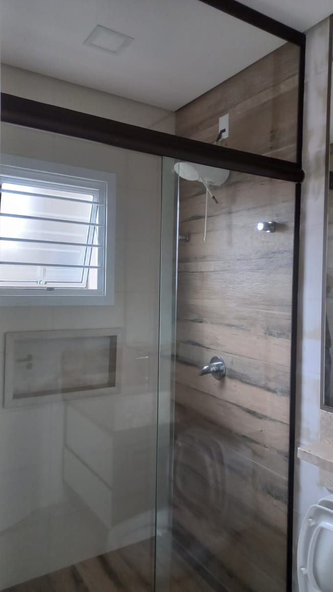 B-298     FANTÁSTICA CASA COM PISCINA TODA TÉRREA!!!