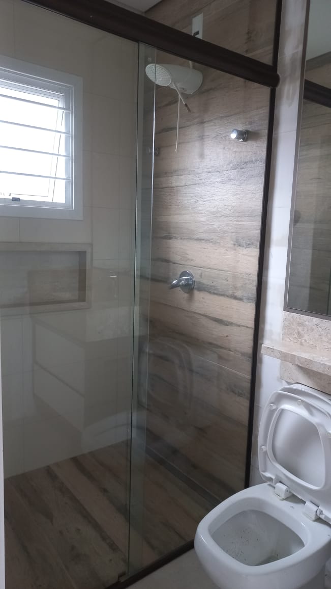 B-298     FANTÁSTICA CASA COM PISCINA TODA TÉRREA!!!