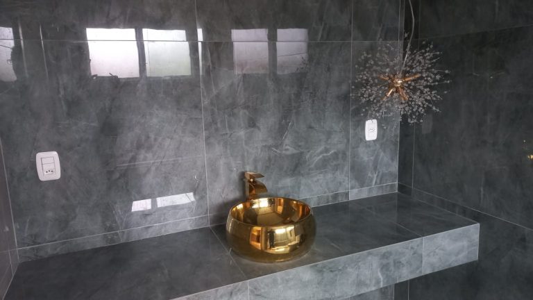 B-298     FANTÁSTICA CASA COM PISCINA TODA TÉRREA!!!