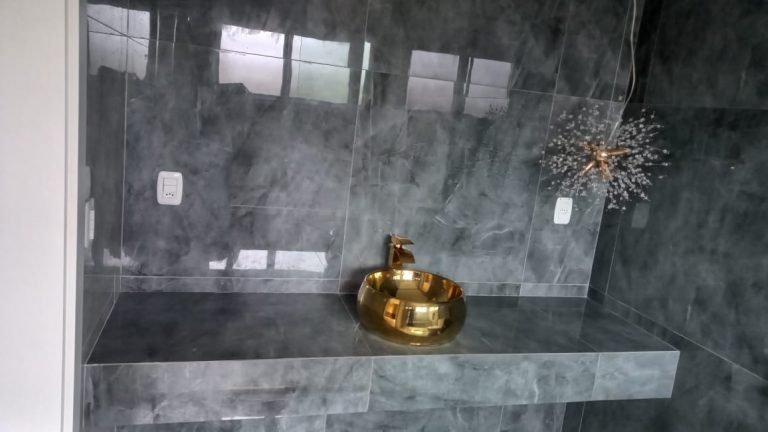 B-298     FANTÁSTICA CASA COM PISCINA TODA TÉRREA!!!
