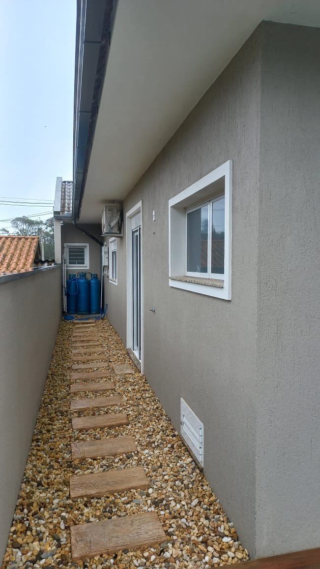 B-298     FANTÁSTICA CASA COM PISCINA TODA TÉRREA!!!