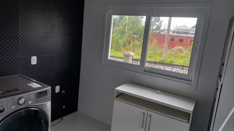 B-298     FANTÁSTICA CASA COM PISCINA TODA TÉRREA!!!