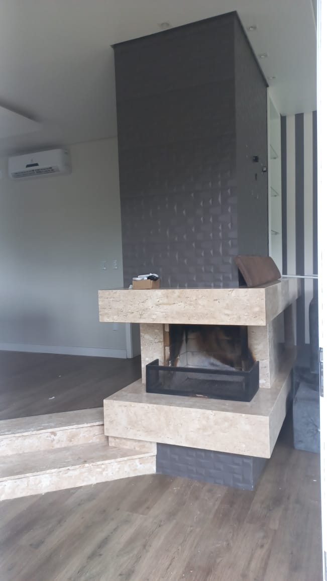 B-298     FANTÁSTICA CASA COM PISCINA TODA TÉRREA!!!