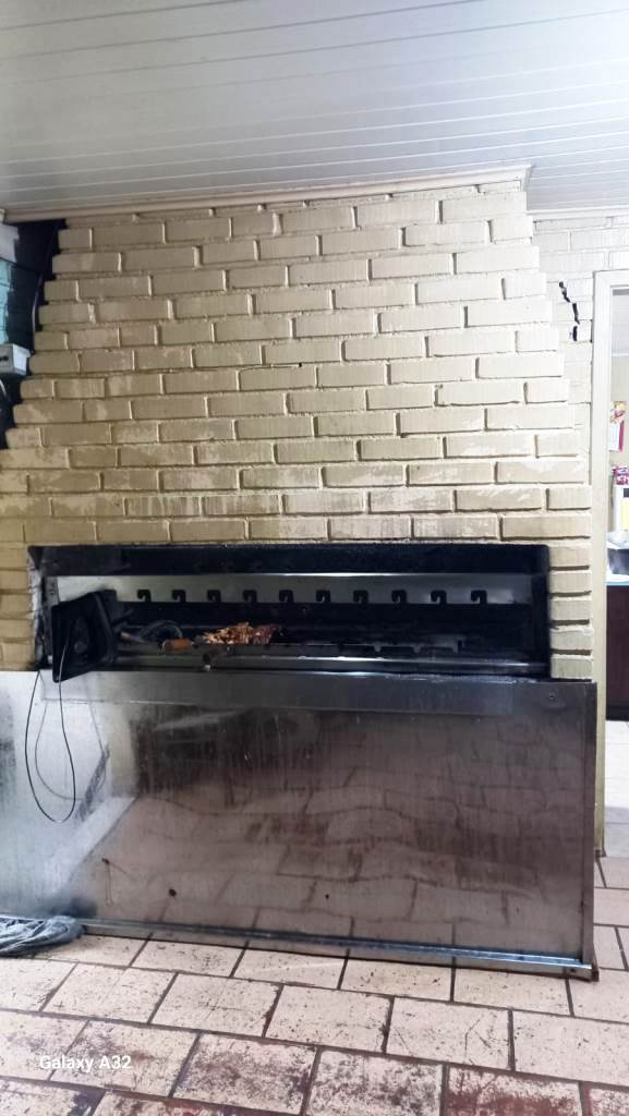 B-1005     ESTRUTURA COMPLETA DE RESTAURANTE. PREÇO IMPERDÍVEL!!!!
