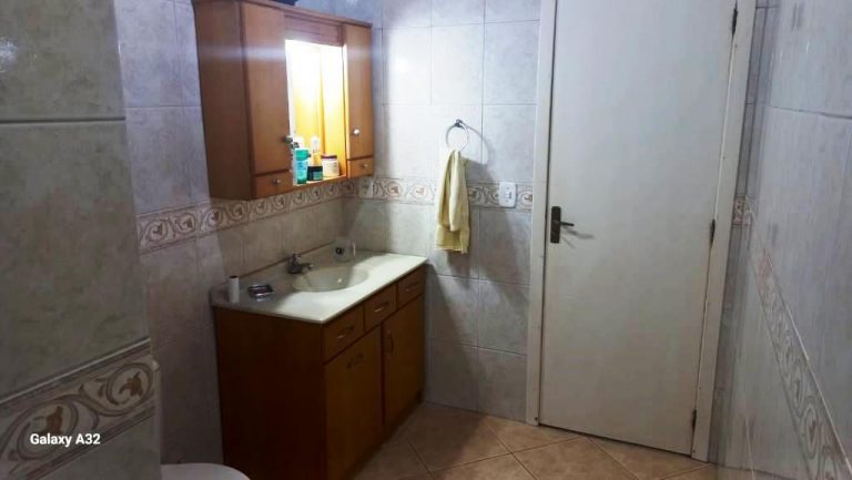 B-406     SÍTIO COMPLETO COM CASA, PISCINA, RIACHO E CASCATA!!!