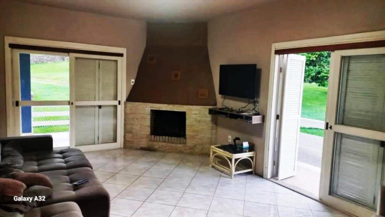 B-406     SÍTIO COMPLETO COM CASA, PISCINA, RIACHO E CASCATA!!!