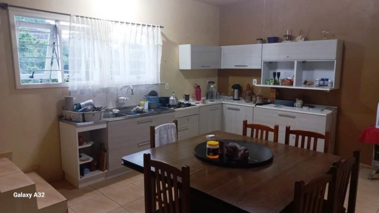 B-406     SÍTIO COMPLETO COM CASA, PISCINA, RIACHO E CASCATA!!!