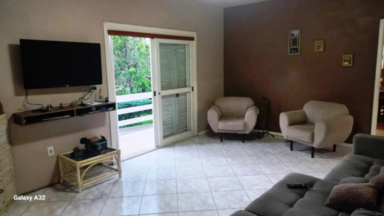 B-406     SÍTIO COMPLETO COM CASA, PISCINA, RIACHO E CASCATA!!!