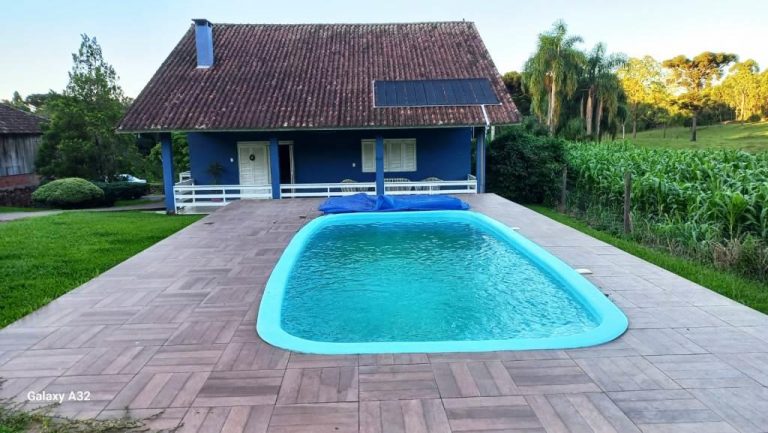 B-406     SÍTIO COMPLETO COM CASA, PISCINA, RIACHO E CASCATA!!!