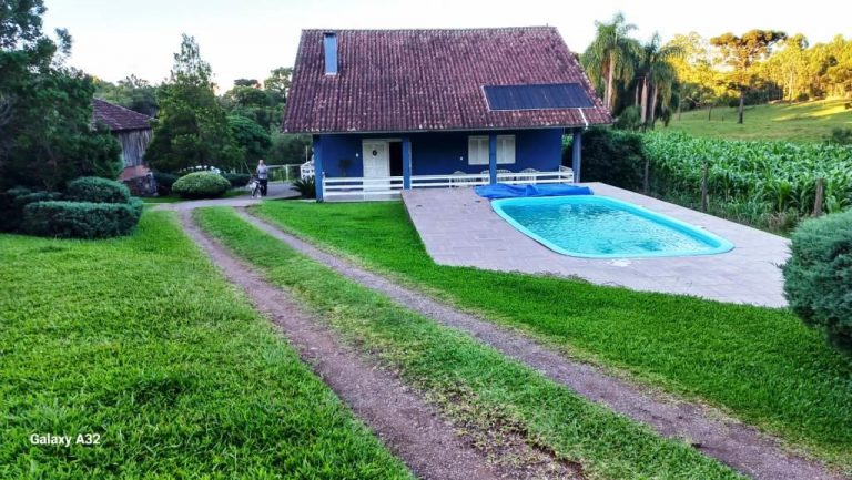 B-406     SÍTIO COMPLETO COM CASA, PISCINA, RIACHO E CASCATA!!!