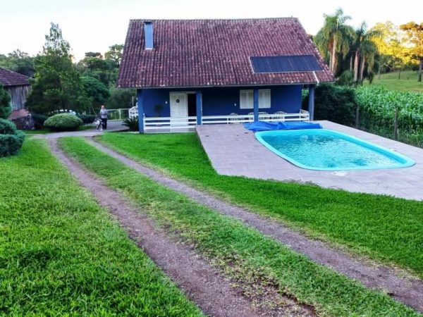 B-406     SÍTIO COMPLETO COM CASA, PISCINA, RIACHO E CASCATA!!!