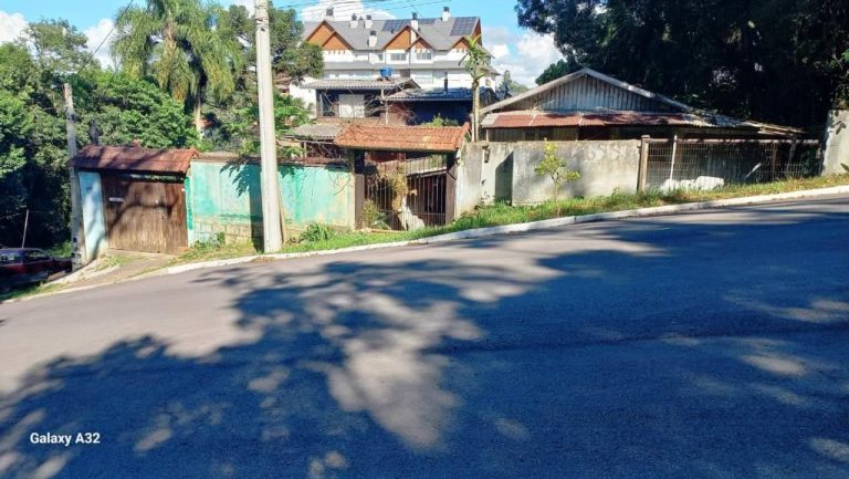 B-126     EXCELENTE E AMPLO TERRENO PARA EMPREENDIMENTO RESIDENCIAL NO CENTRO DE NOVA PETRÓPOLIS!!!