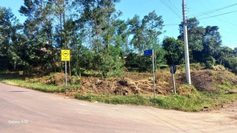 B-127     02 (DOIS) TERRENOS, UM DELES DE ESQUINA, POR PREÇO IMPERDÍVEL!!!