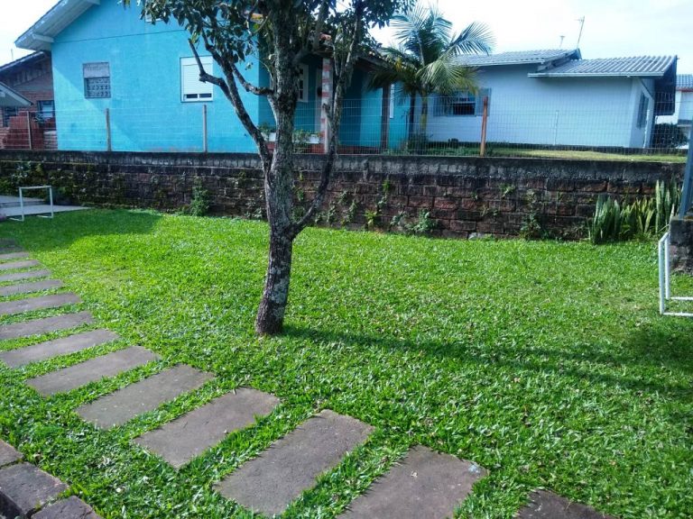 B-281    BELA CASA COM EXCELENTE LOCALIZAÇÃO!!!