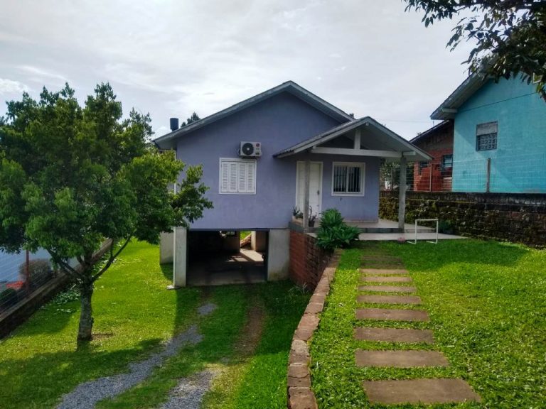B-281    BELA CASA COM EXCELENTE LOCALIZAÇÃO!!!