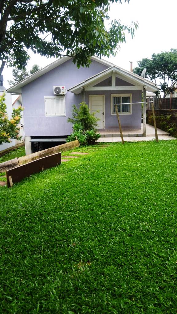 B-281    BELA CASA COM EXCELENTE LOCALIZAÇÃO!!!