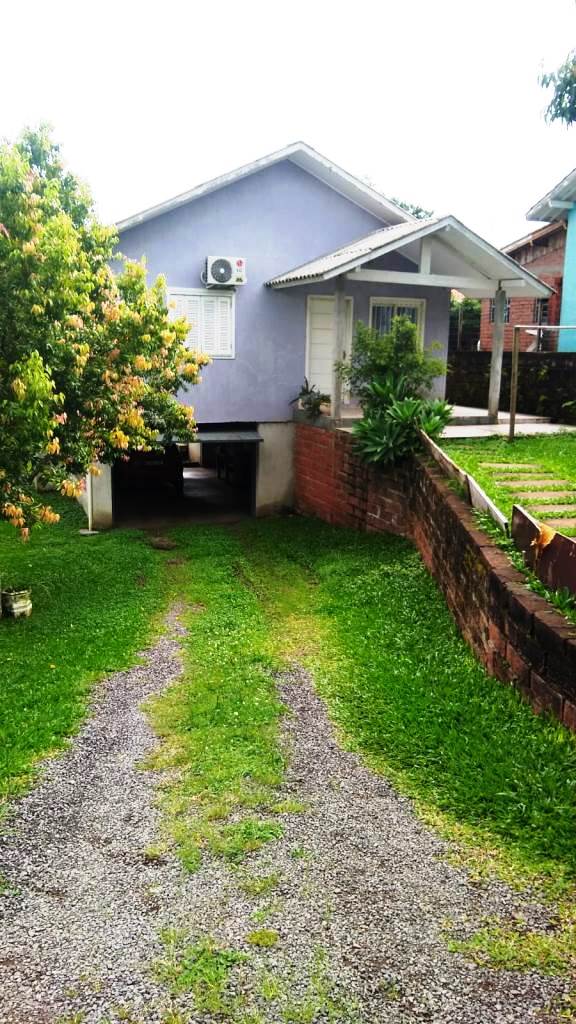 B-281    BELA CASA COM EXCELENTE LOCALIZAÇÃO!!!