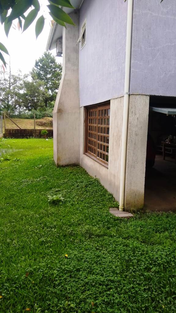 B-281    BELA CASA COM EXCELENTE LOCALIZAÇÃO!!!