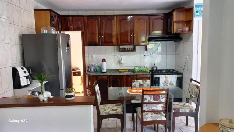 B-206     CASA COM PISCINA NA ENTRADA DA CIDADE COM LINDA VISTA PANORÂMICA!!!