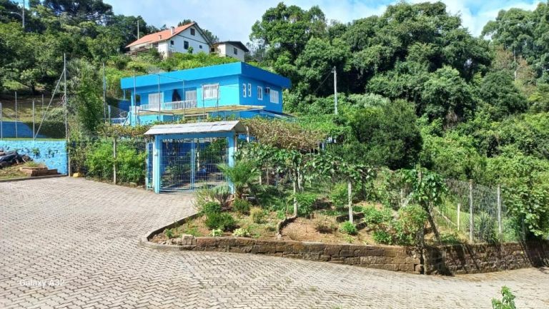 B-206     CASA COM PISCINA NA ENTRADA DA CIDADE COM LINDA VISTA PANORÂMICA!!!