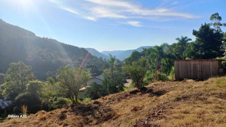 B-555     ÁREA DE TERRAS PARA UM SÍTIO COM LINDA VISTA PANORÂMICA !!!