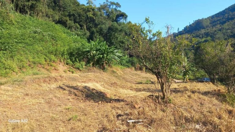 B-555     ÁREA DE TERRAS PARA UM SÍTIO COM LINDA VISTA PANORÂMICA !!!