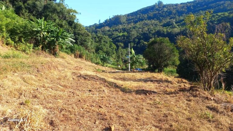 B-555     ÁREA DE TERRAS PARA UM SÍTIO COM LINDA VISTA PANORÂMICA !!!