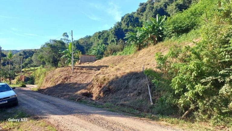 B-555     ÁREA DE TERRAS PARA UM SÍTIO COM LINDA VISTA PANORÂMICA !!!