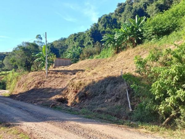 B-555     ÁREA DE TERRAS PARA UM SÍTIO COM LINDA VISTA PANORÂMICA !!!