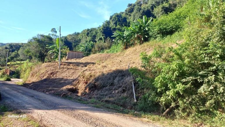 B-555     ÁREA DE TERRAS PARA UM SÍTIO COM LINDA VISTA PANORÂMICA !!!