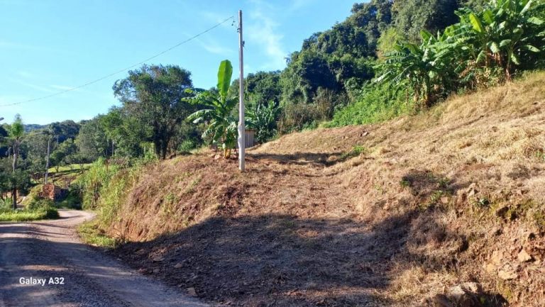 B-555     ÁREA DE TERRAS PARA UM SÍTIO COM LINDA VISTA PANORÂMICA !!!