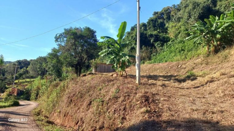 B-555     ÁREA DE TERRAS PARA UM SÍTIO COM LINDA VISTA PANORÂMICA !!!