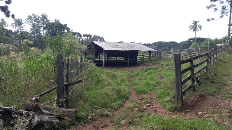 B-853 CHÁCARA EM GRAMADO