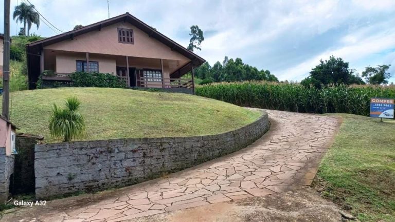 B-255     CASA COM FANTÁSTICA VISTA PANORÂMICA!!!