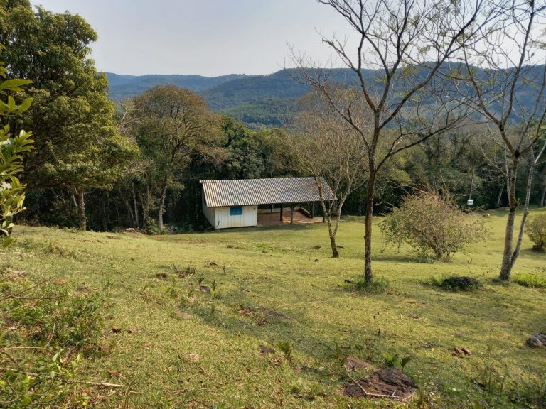 B-751 EXUBERANTE CHÁCARA EM MORRO REUTER
