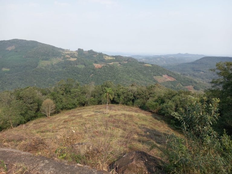 B-751 EXUBERANTE CHÁCARA EM MORRO REUTER
