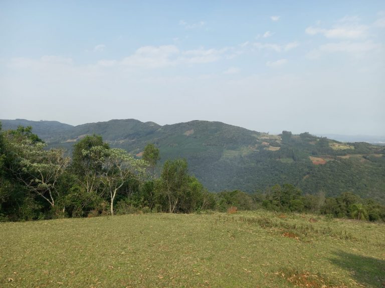 B-751 EXUBERANTE CHÁCARA EM MORRO REUTER