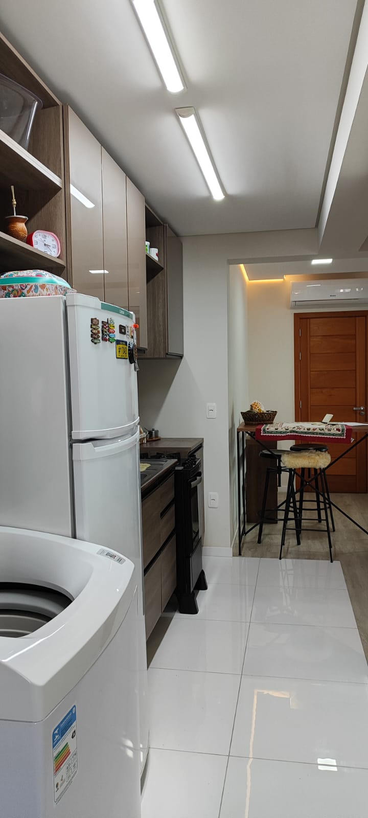 B-633     LINDÍSSIMO APARTAMENTO SEMIMOBILIADO!!!