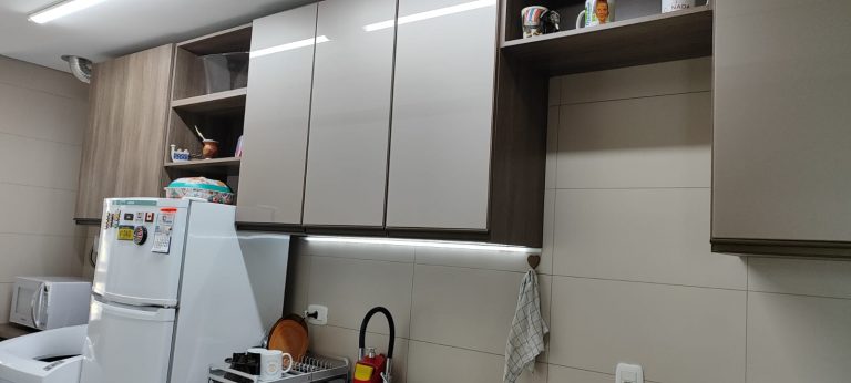 B-633     LINDÍSSIMO APARTAMENTO SEMIMOBILIADO!!!