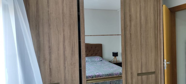 B-633     LINDÍSSIMO APARTAMENTO SEMIMOBILIADO!!!