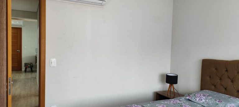 B-633     LINDÍSSIMO APARTAMENTO SEMIMOBILIADO!!!
