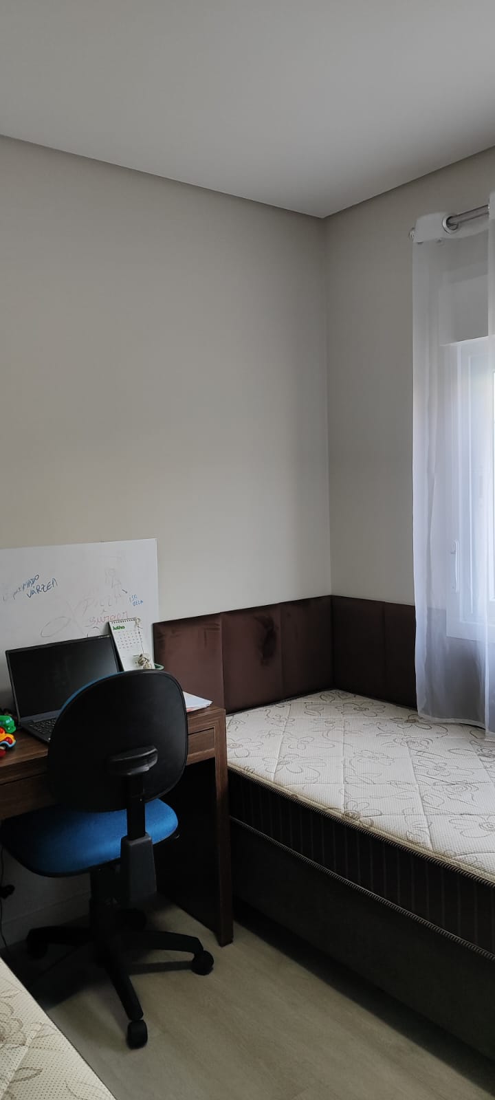 B-633     LINDÍSSIMO APARTAMENTO SEMIMOBILIADO!!!