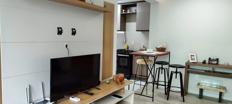 B-633     LINDÍSSIMO APARTAMENTO SEMIMOBILIADO!!!