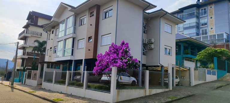 B-633     LINDÍSSIMO APARTAMENTO SEMIMOBILIADO!!!