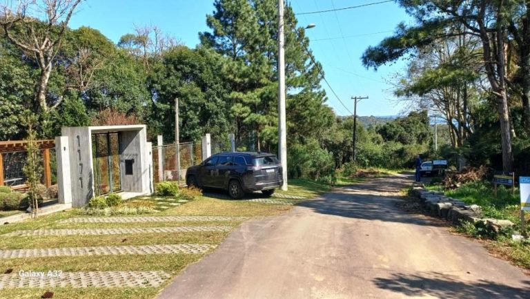 B-129     ENORME TERRENO EM GRAMADO POR PREÇO IMPERDÍVEL!!!