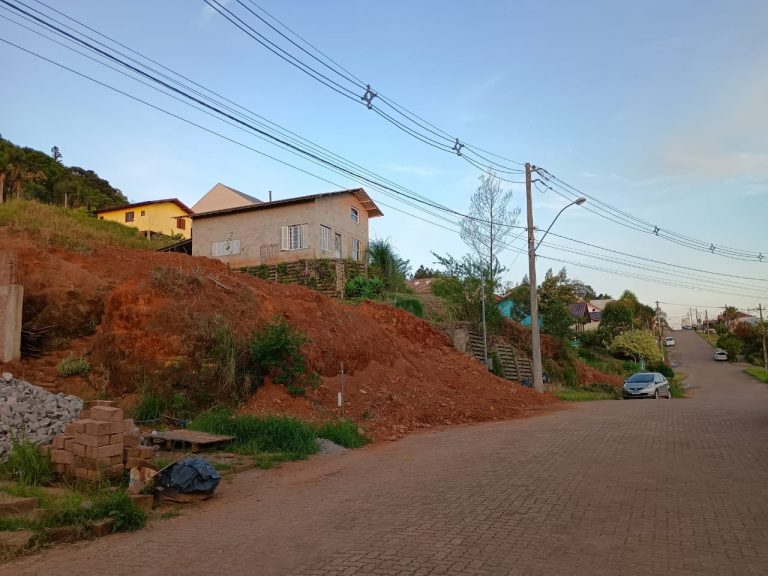 B-718 CASA EM NOVA PETRÓPOLIS